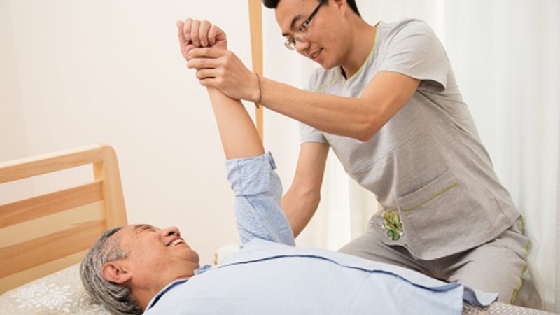 护理轮椅承重标准，保障失能老人安全出行